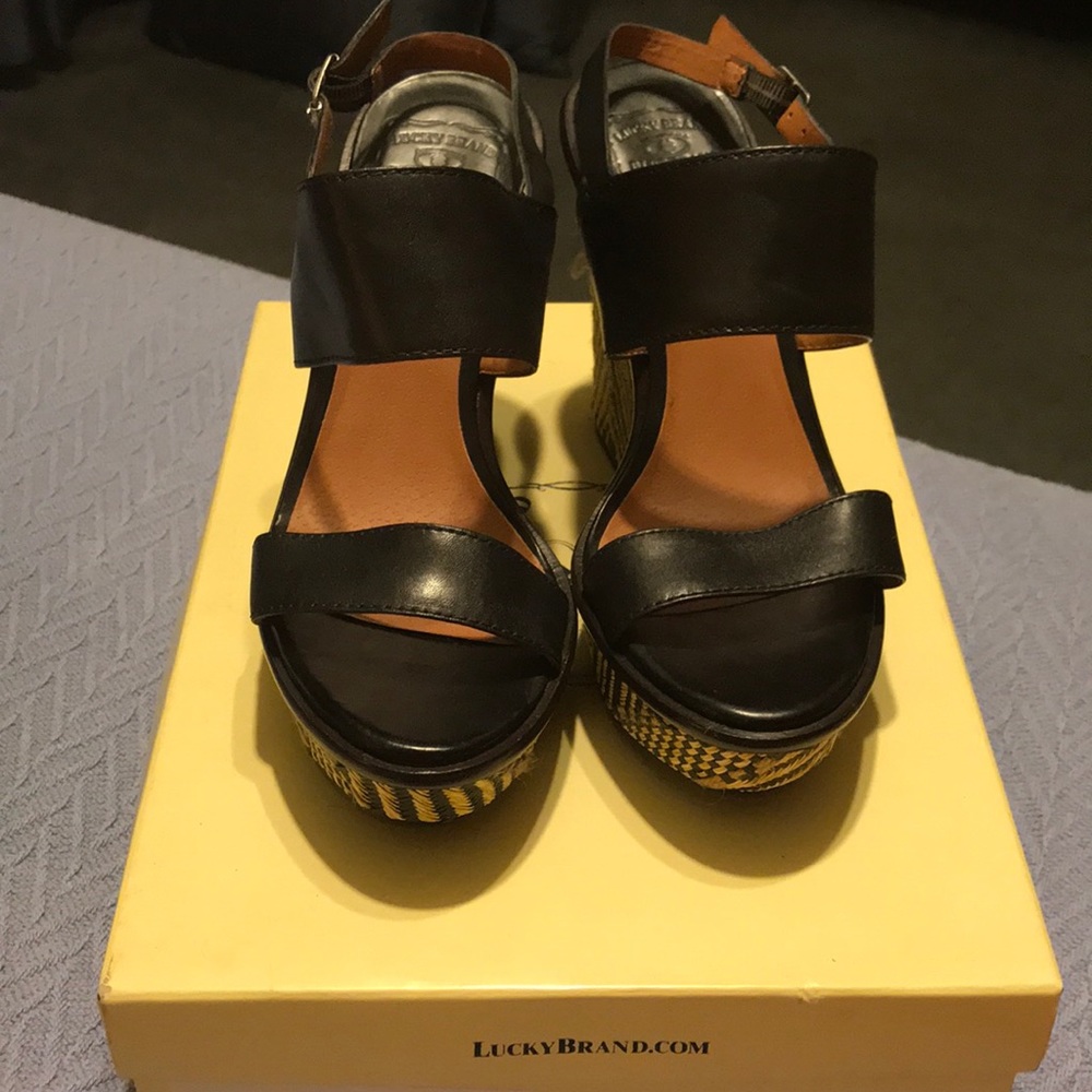 SALE! Lucky Brand sandals - Picture 2 of 8